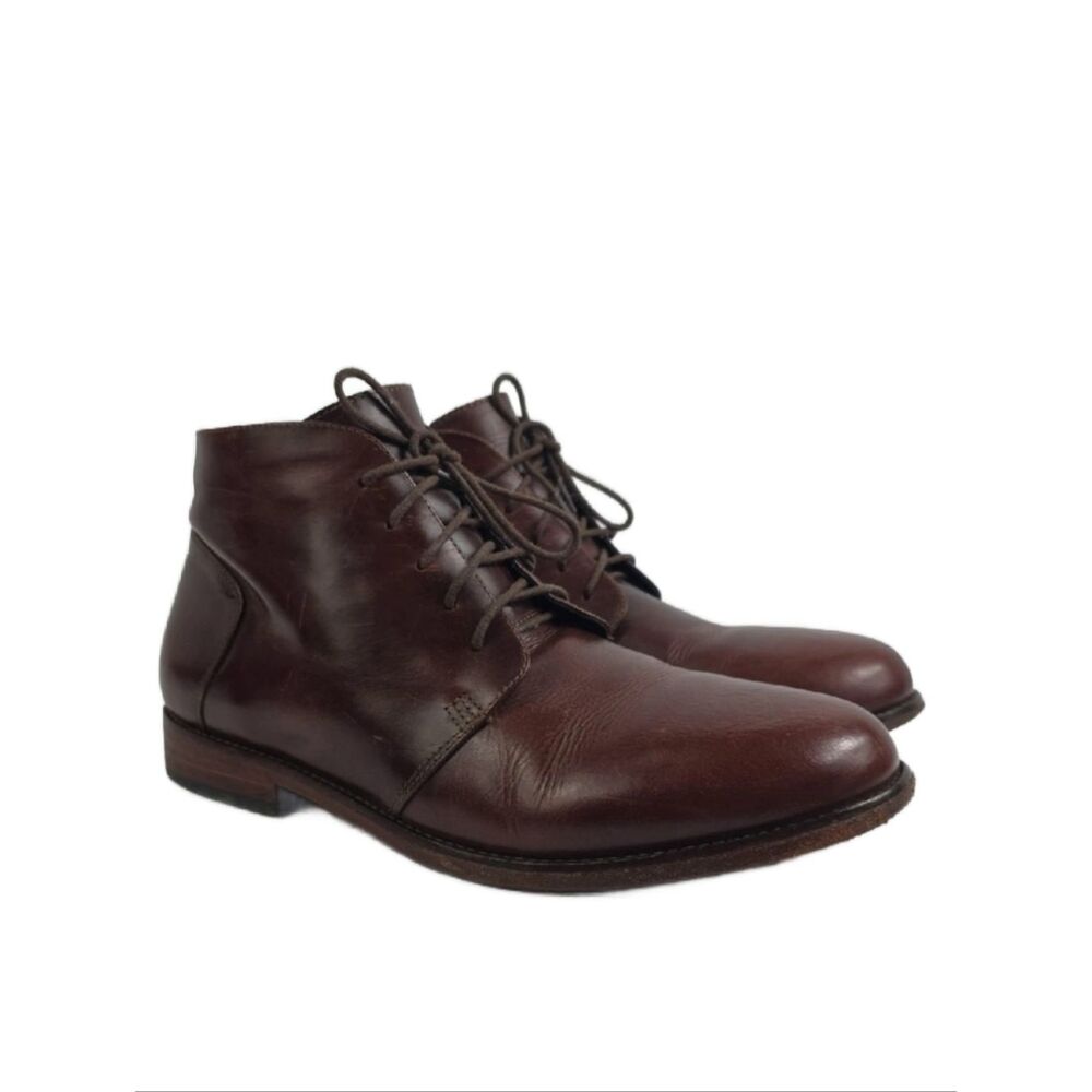 Nisolo Everyday Brown Oiled Leather Men's Chukka Boots.